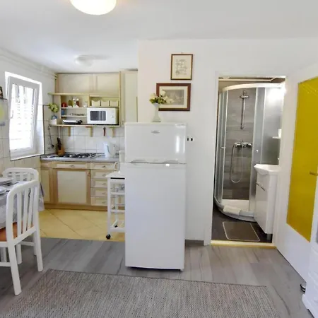 Tolle In Mit Kleiner Terrasse By Interhome * Umago