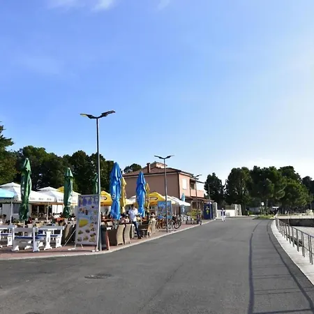 Apartament Tolle In Mit Kleiner Terrasse By Interhome Umag