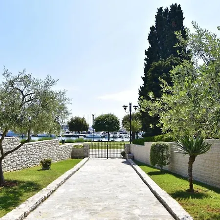 Tolle In Mit Kleiner Terrasse By Interhome *