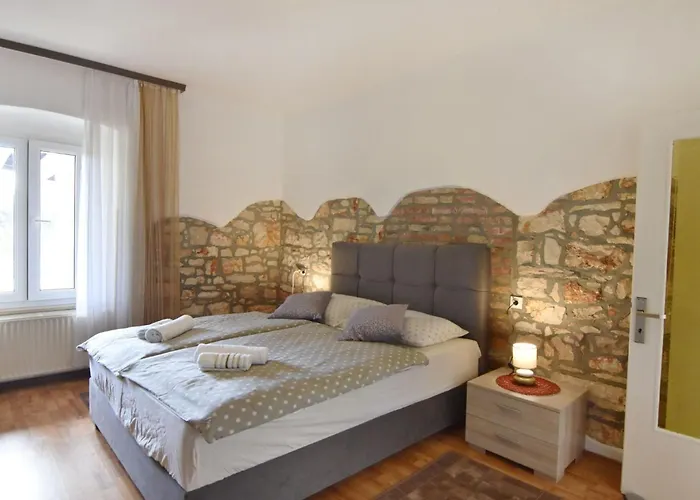 Tolle In Mit Kleiner Terrasse By Interhome דירה אומאג