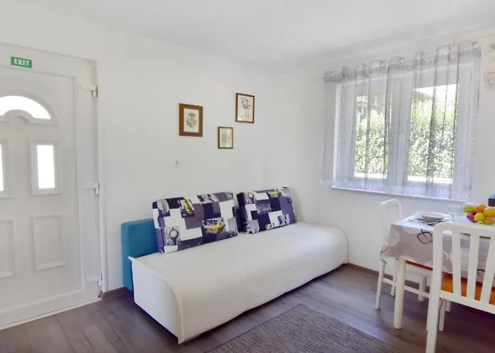 Tolle In Mit Kleiner Terrasse By Interhome דירה