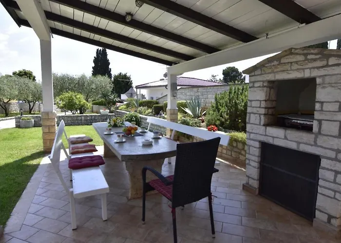 Tolle In Mit Kleiner Terrasse By Interhome דירה